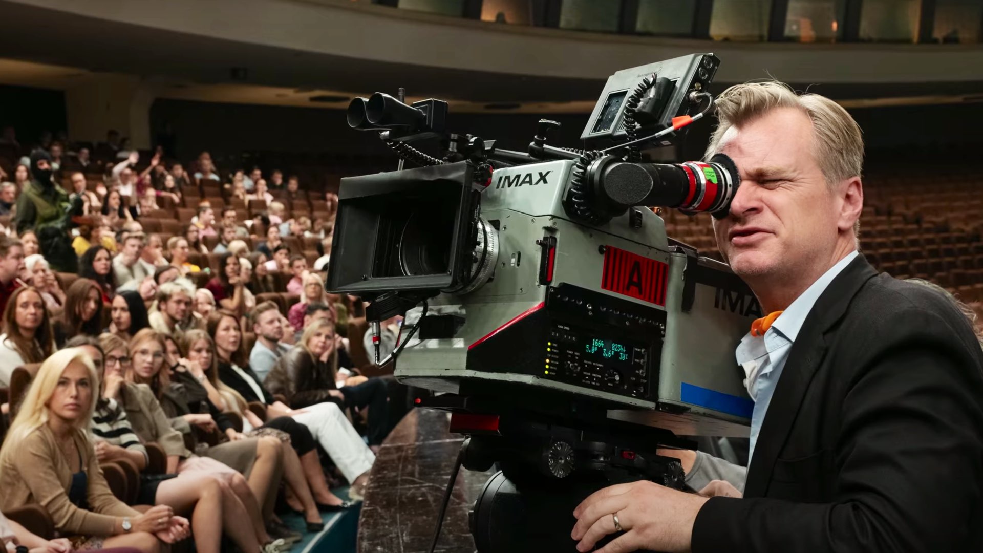 Za kamerou to Nolanovi vždy sluší (Foto: ymcinema.com)